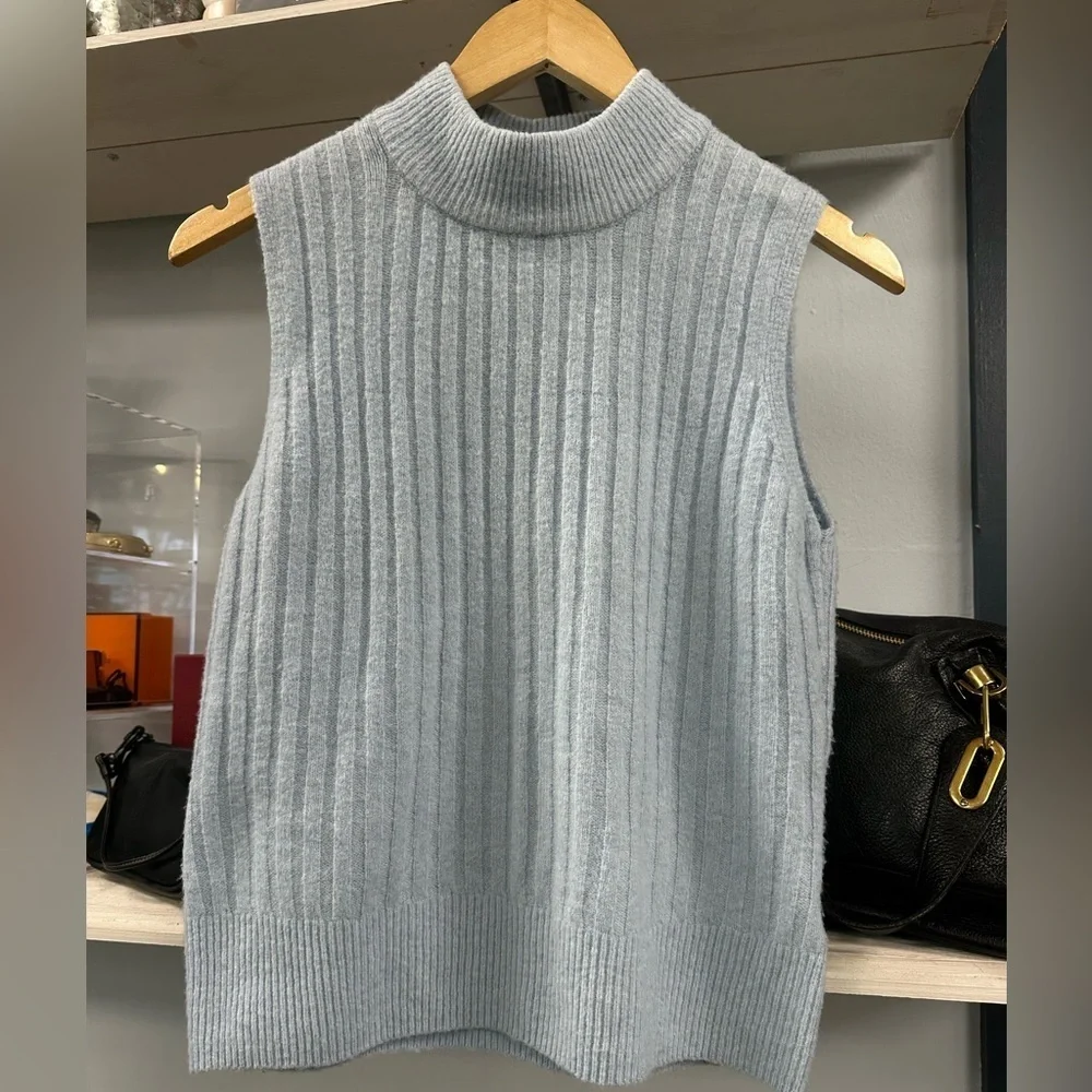 Rachel Zoe Mock Neck Ribbed Sleeveless Sweater – Light Blue (M)